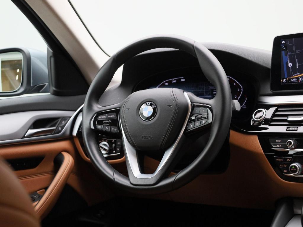 BMW 5 Serie touring 520i business edition plus | automaat | lmv | navigatie