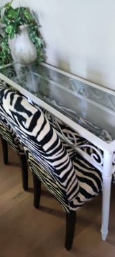 Super leuke set: 2x Zeebrastoelen in nette staat + metalen side table