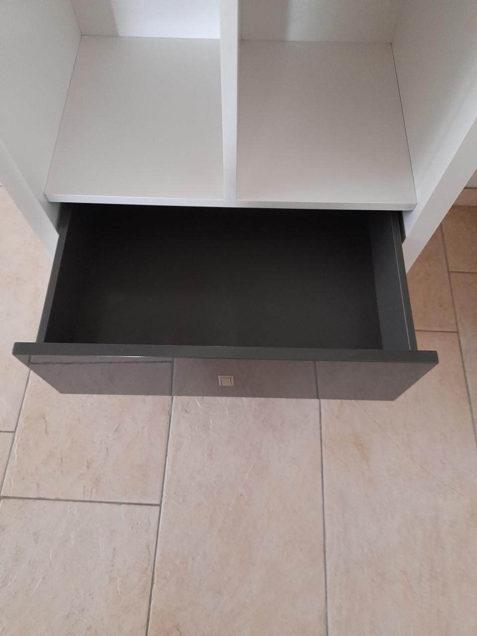 Prachtige XOOON kast 40 x 65 x 208 ( in goede nette staat)