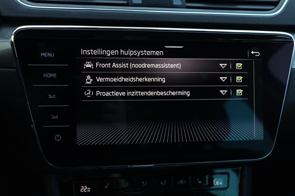 Skoda Superb combi 1.4 ehybrid style 218pk dsg6 | soh 93,1% | memory | stoe