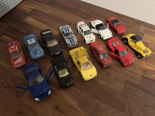Diverse speelgoed auto's