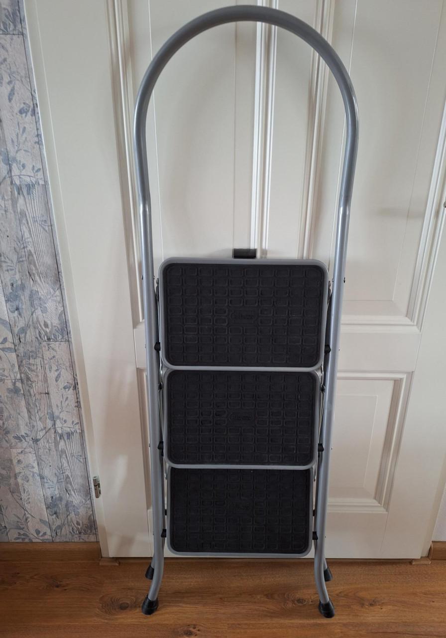 Huishoudtrap Altrex Cromato ZEER netjes (nieuw 88,00)