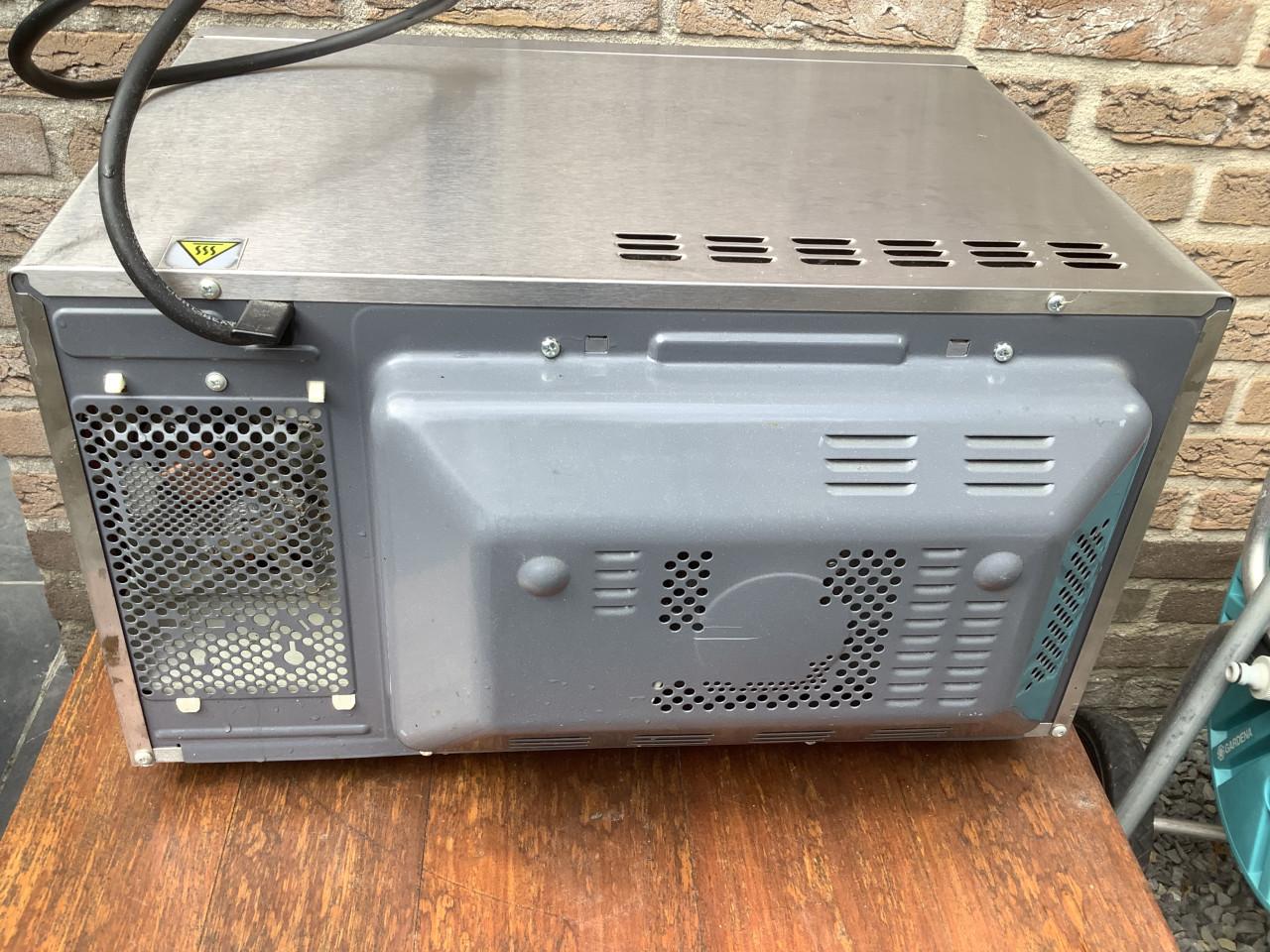 Vrijstaande Combi-Magnetron Etna 900W, gebruikt. In goede staat.