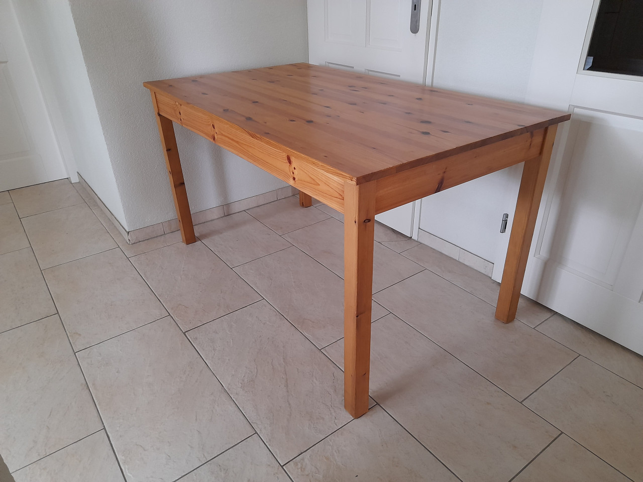 Grenen tafel 140 x 80 x 75H (met verlengstuk van 60cm) In goede staat !
