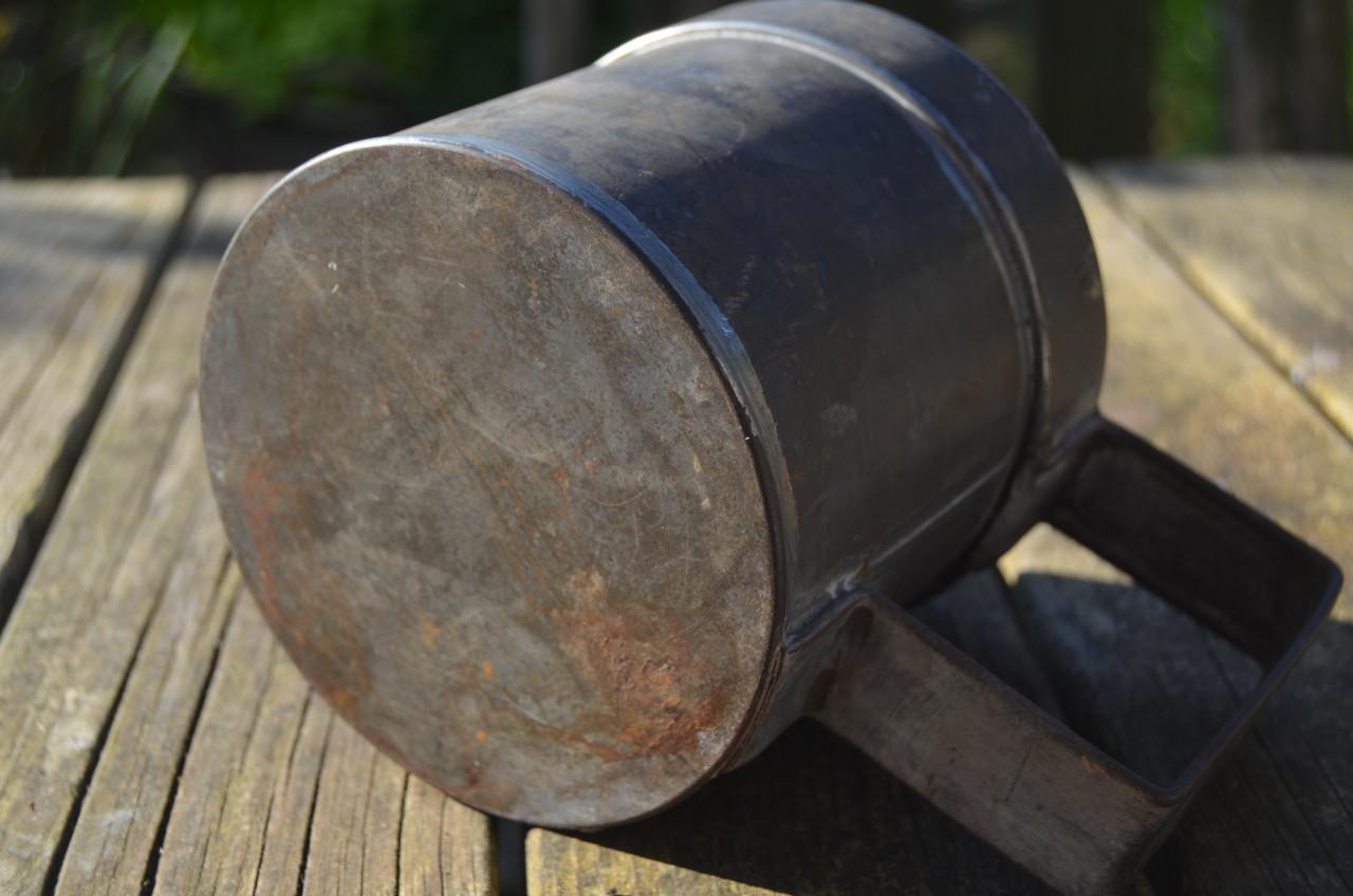 4 Tinnen kannen / maatbekers diverse maten