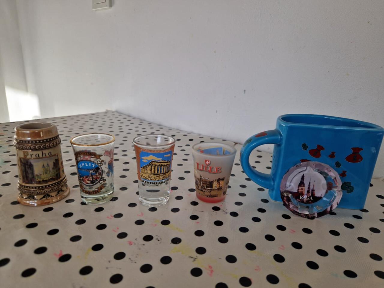 Shotglaasjes, bierglazen en nog wat souvenirs