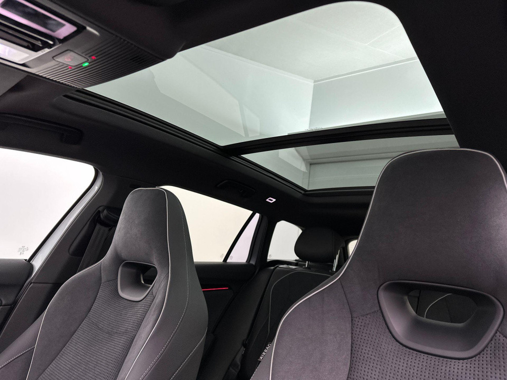 Skoda Superb sportline business 1.5 tsi phev 150 kw / 204 pk co
