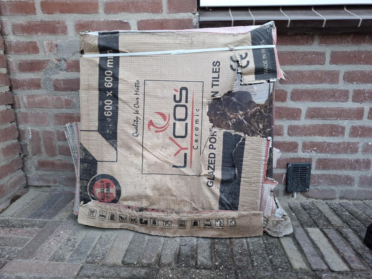 Aangeboden verschillende soorten bestrating en vloer tegels