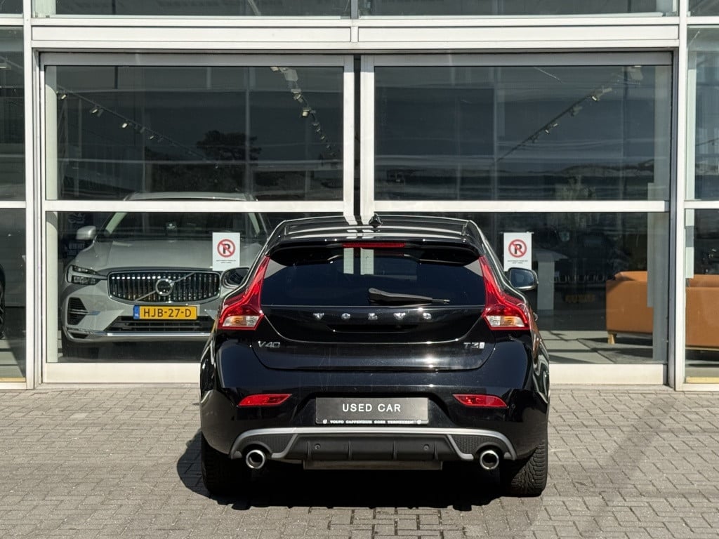 Volvo V40 t3 153pk aut6 polar+ sport| panodak| camera| h&k sound| keyless|