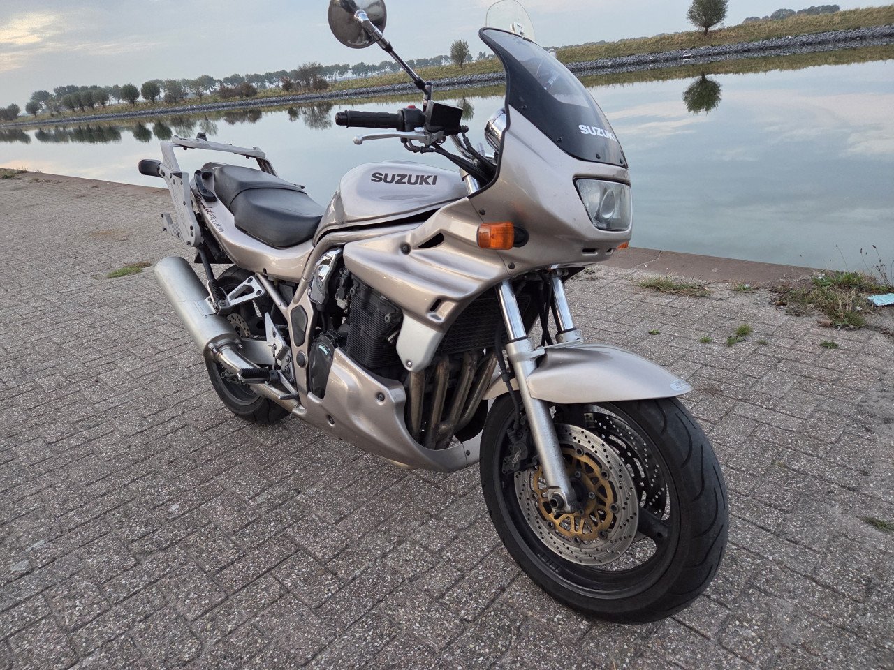 Suzuki GSF1200N (bandit) met volle kuip en 3 delig kofferset (weinig km's)