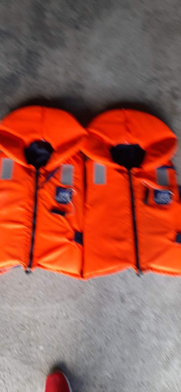 Zwemvest/reddingsvest 2 stuks merk besto maat XL 70 kilo plus