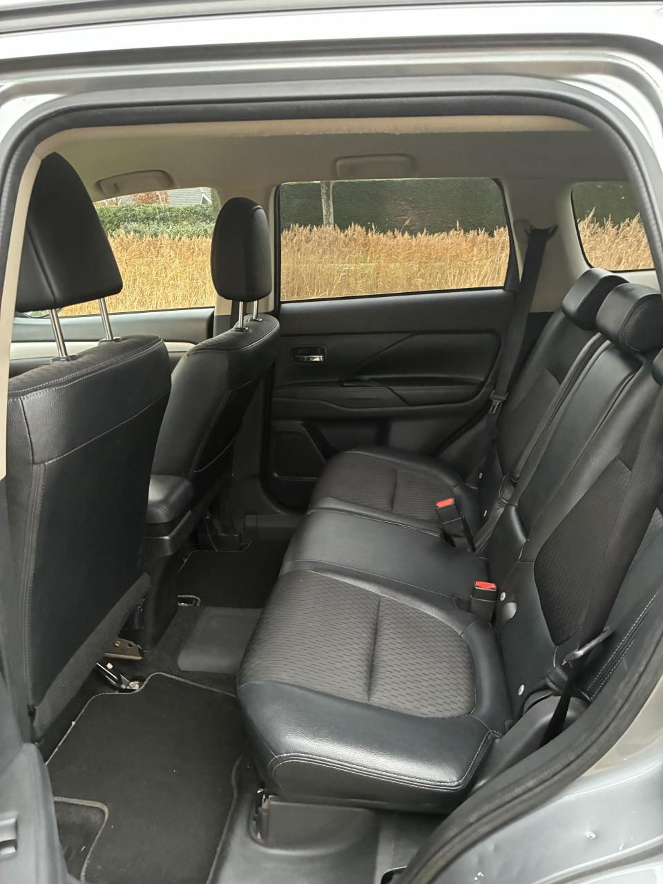 Mitsubishi Outlander PHEV 2014