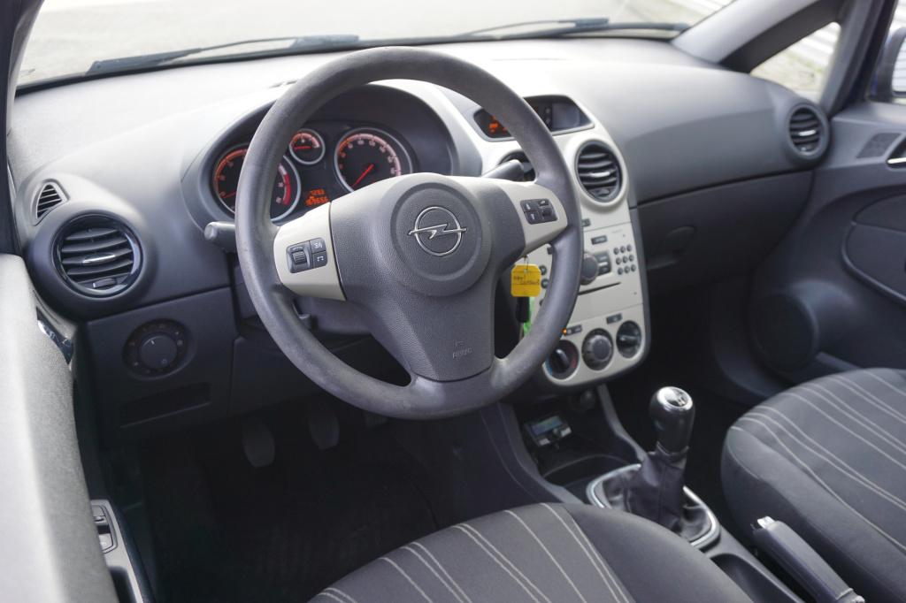 Opel Corsa 1.4-16v cosmo airco / elektr. ramen / lm velgen / nap