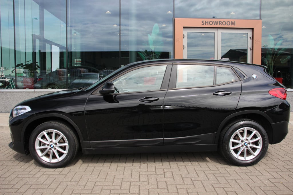 BMW X2 sdrive18i executive | leder | achteruitrijcamera | navi |