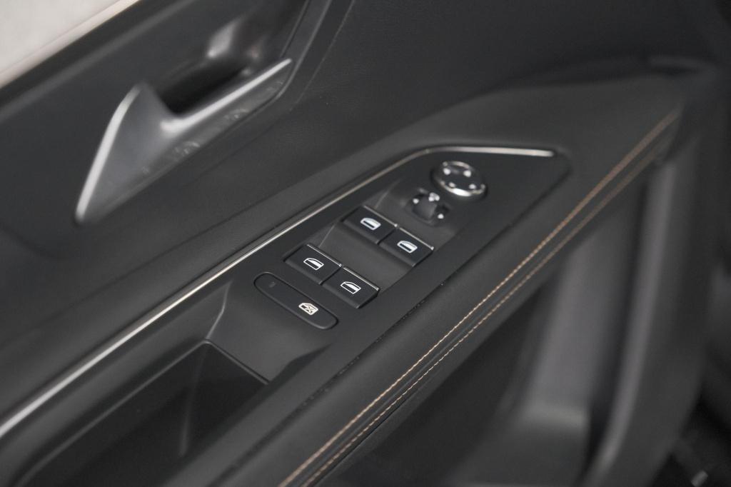 Peugeot 3008 puretech 130 eat8 gt | camera | adaptieve cruise control | alc
