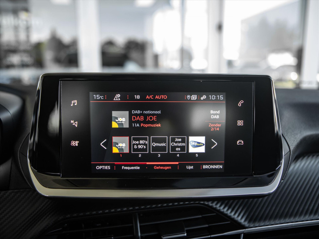 Peugeot 2008 1.2 puretech 130pk allure pack | navigatie | trekhaak | camera