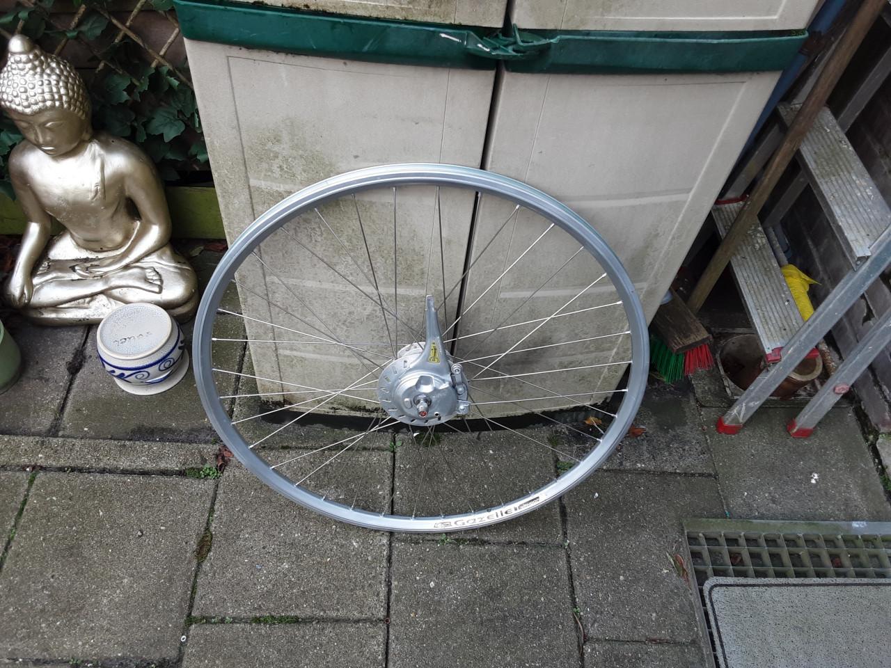 Gazelle 28 inch nexus voorwiel, naafdynamo, rollerbrake rem
