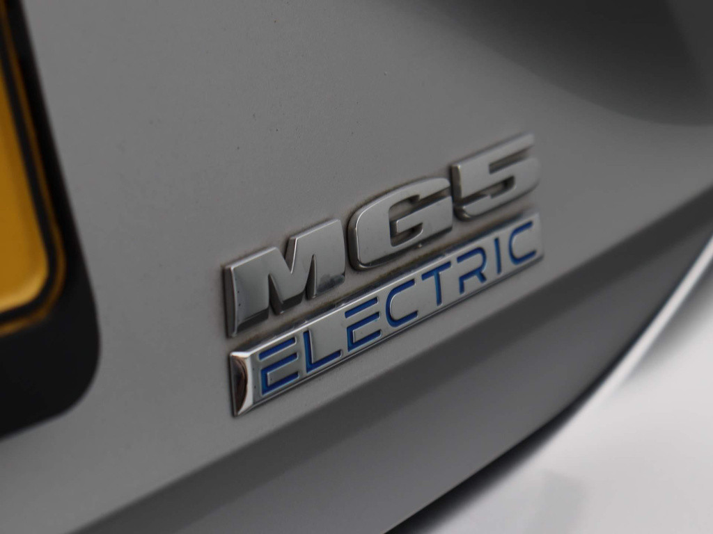 MG Mg5 standard range luxury 50 kwh trekhaak afneembaar | 310 km wltp | ecc