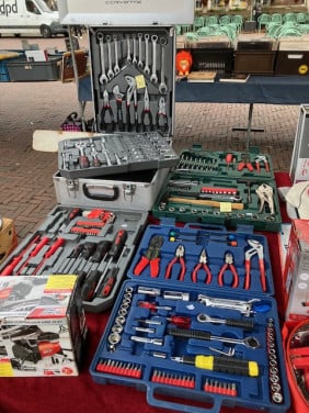 Gereedschapset in Koffer, Compressor, Startkabels, garagekrik ezv..