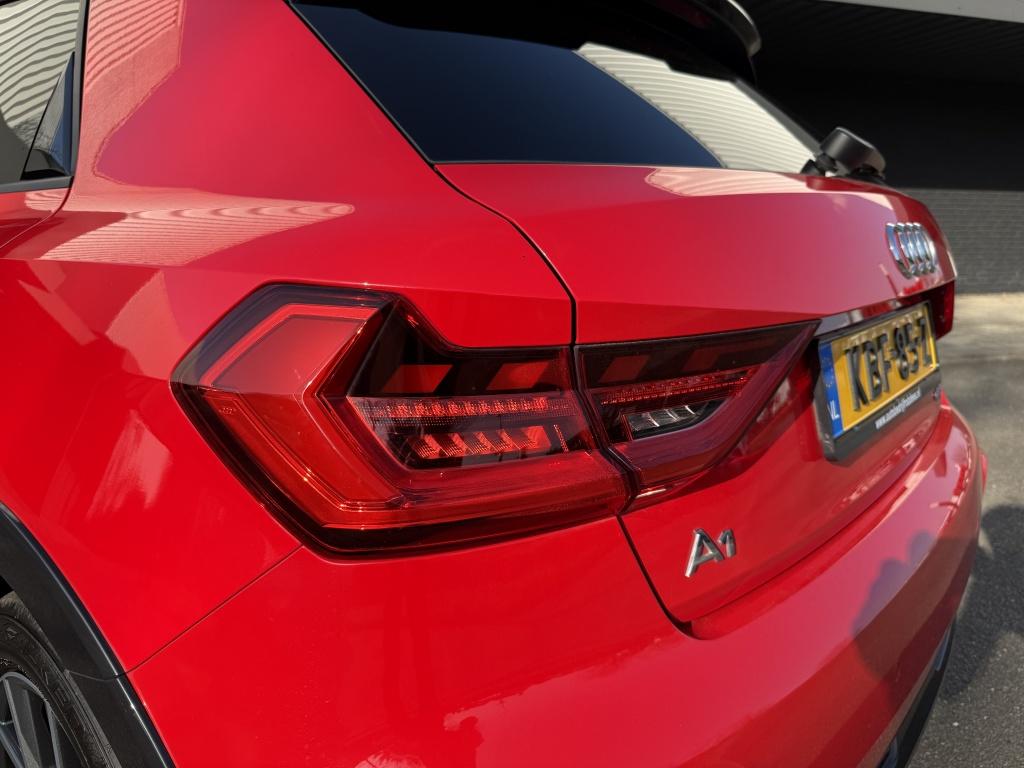 Audi A1 citycarver 30 tfsi - sline - sportstoelen - led koplampen -
