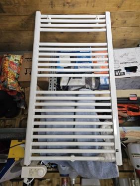 Plieger Elektrische Handdoekradiator met thermostaat  112 bij 60 cm,220 V.