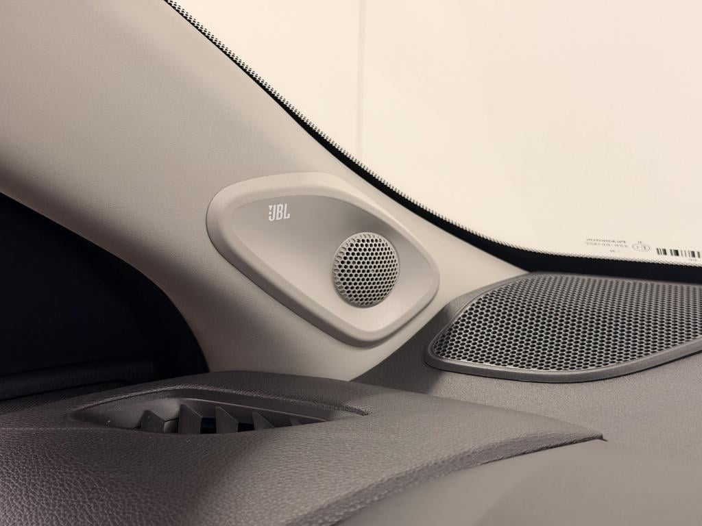 Toyota Yaris 1.5 hybrid executive| jbl| hud| ada.cruise| stoel+stuur.verw