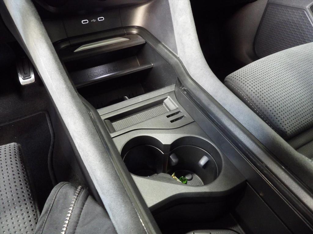 Skoda Kodiaq 1.5 tsi mhev 150pk dsg-7 sportline business 7zits