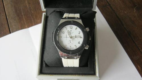 TE KOOP HUBLOT ZIT NET EEN NIEUWE BATTERIJ IN 20 EURO