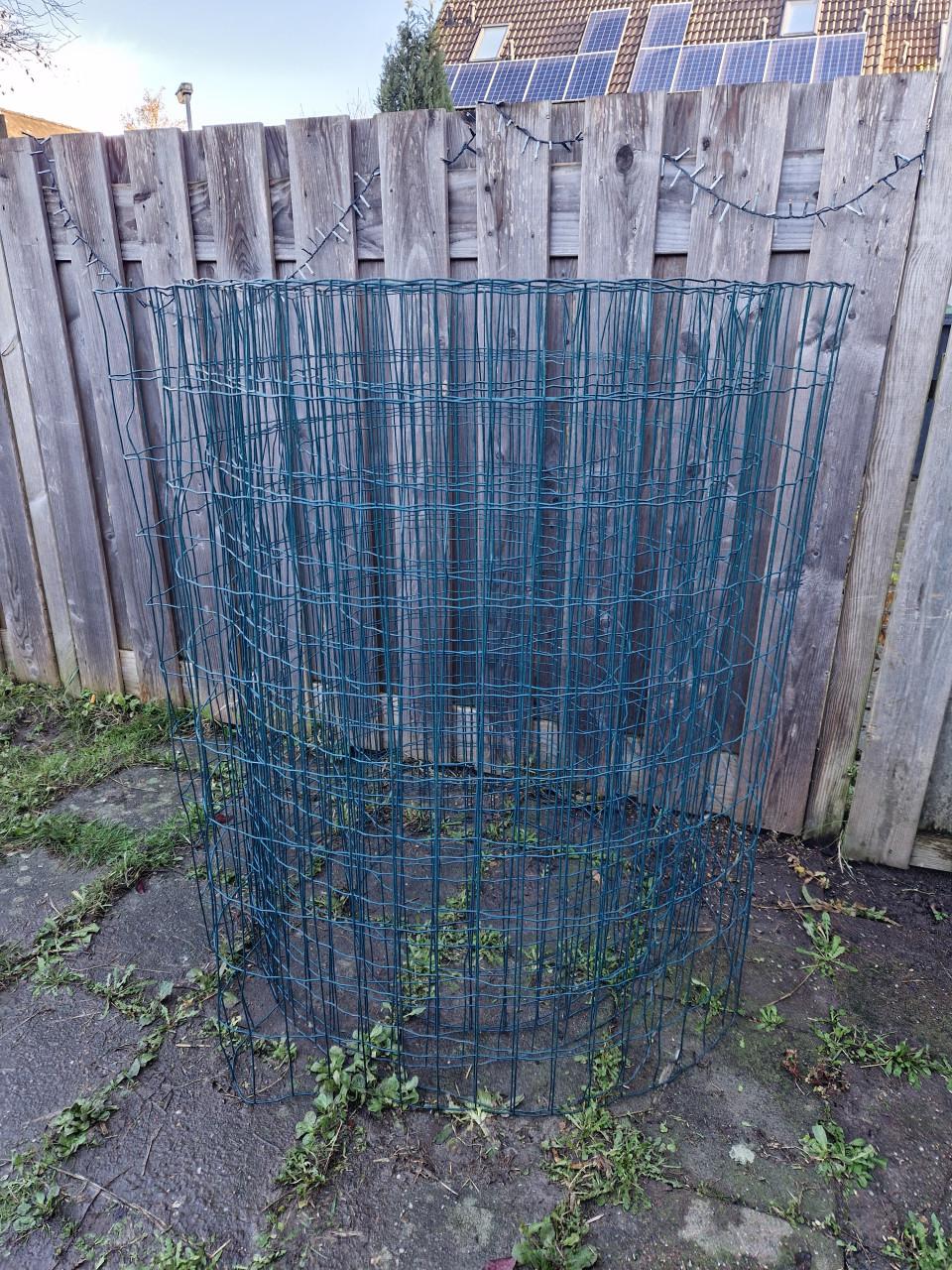 Kippengaas in goede staat, ongeveer 25 meter totaal