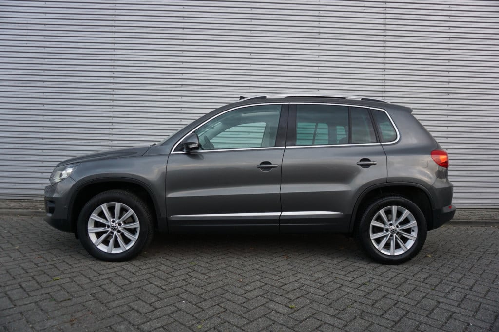 Volkswagen Tiguan 1.4 tsi sport&style airco / navi / cruise / pano / lane a