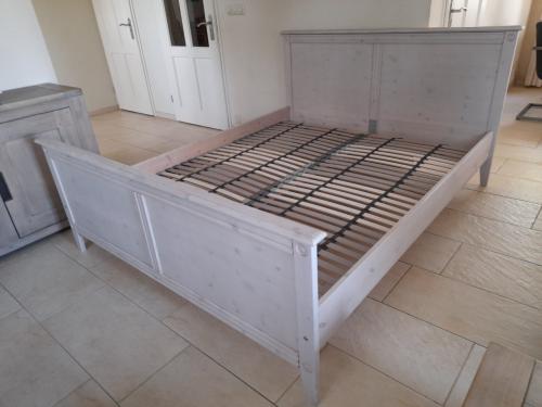 2 Persoons bed 160 x 200 (in goede staat )