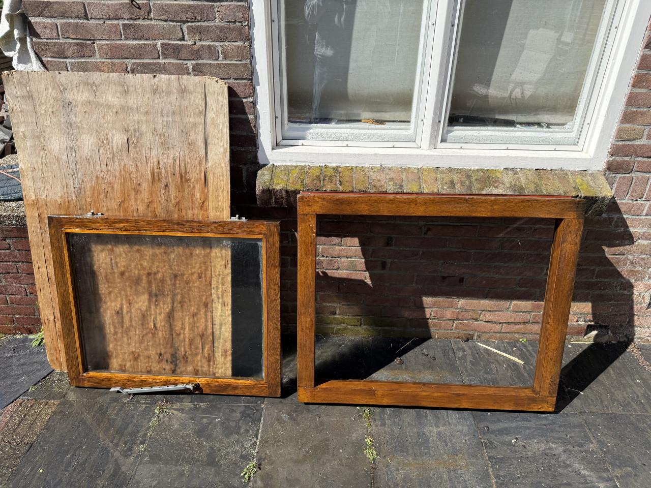 Klap raam met kozijn