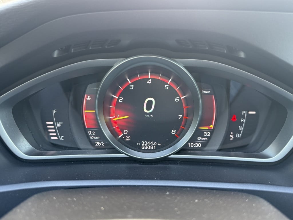 Volvo V40 t3 153pk aut6 polar+ sport| panodak| camera| h&k sound| keyless|