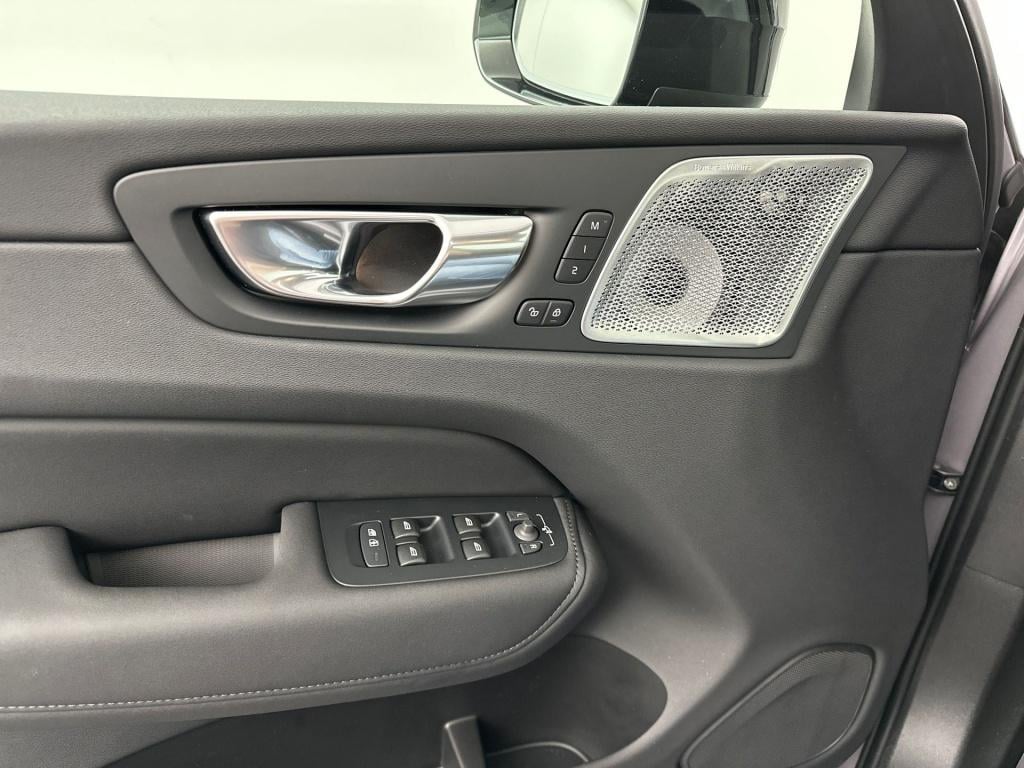 Volvo XC60 t8 awd ultra dark executive edition