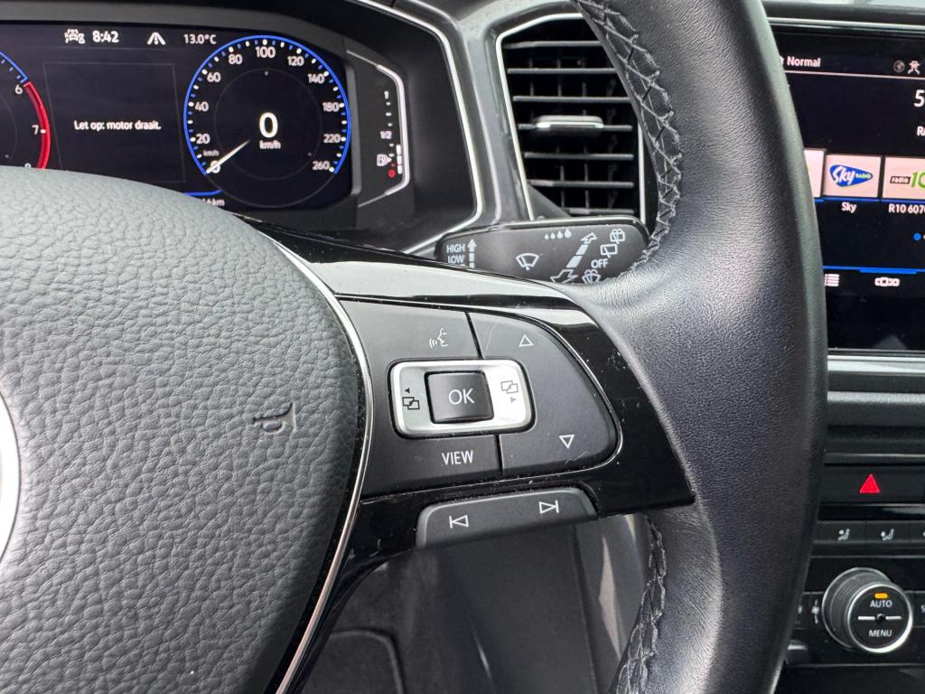 Volkswagen T-roc 1.5 tsi sport automaat ,trekhaak , apple-carplay ,