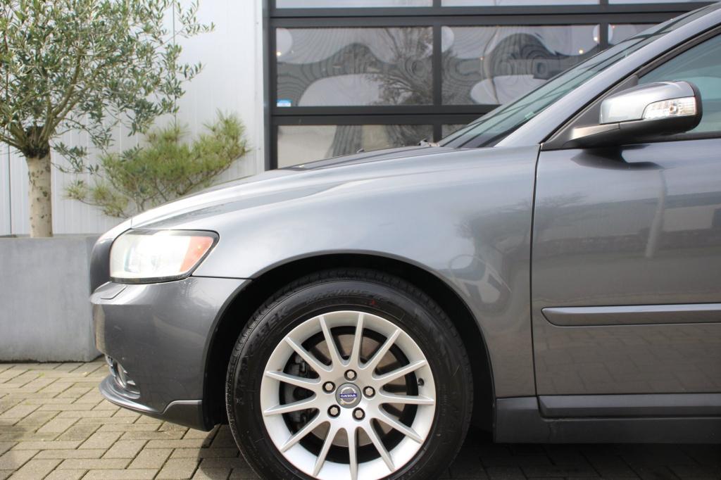 Volvo S40 2.4 edition aut. - 5cil - cruise - xenon - trekhaak - pdc - deale