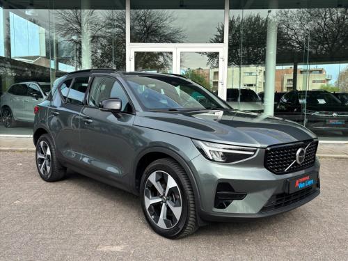 Volvo XC40 2.0 b4 b4 plus dark|stuur-stoel voorruitverwarm|blis| trekhaak| 