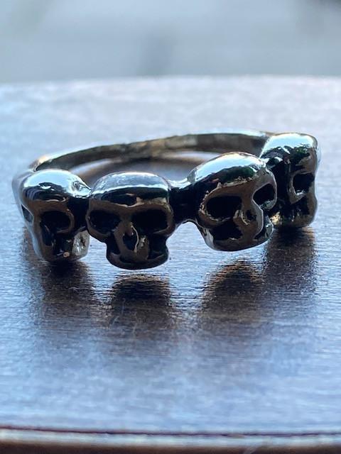 Grappige en stoere ringen en lieflijke oorknopjes