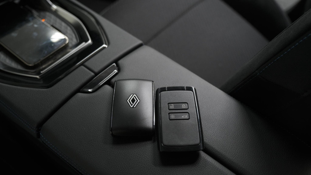 Renault Austral e-tech hybrid 200 techno esprit alpine | panoramadak | came