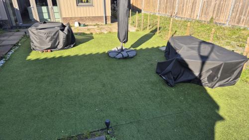 Plusminus 45 m² kunstgras met worteldoek