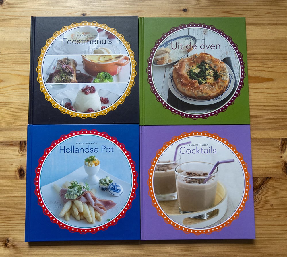Te koop elf kookboekjes.