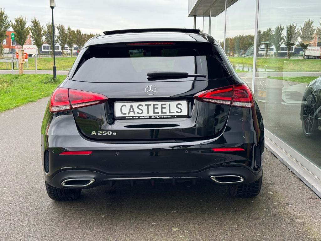Mercedes-Benz A-Klasse 250 e amg line , night-pakket automaat . panoramadak