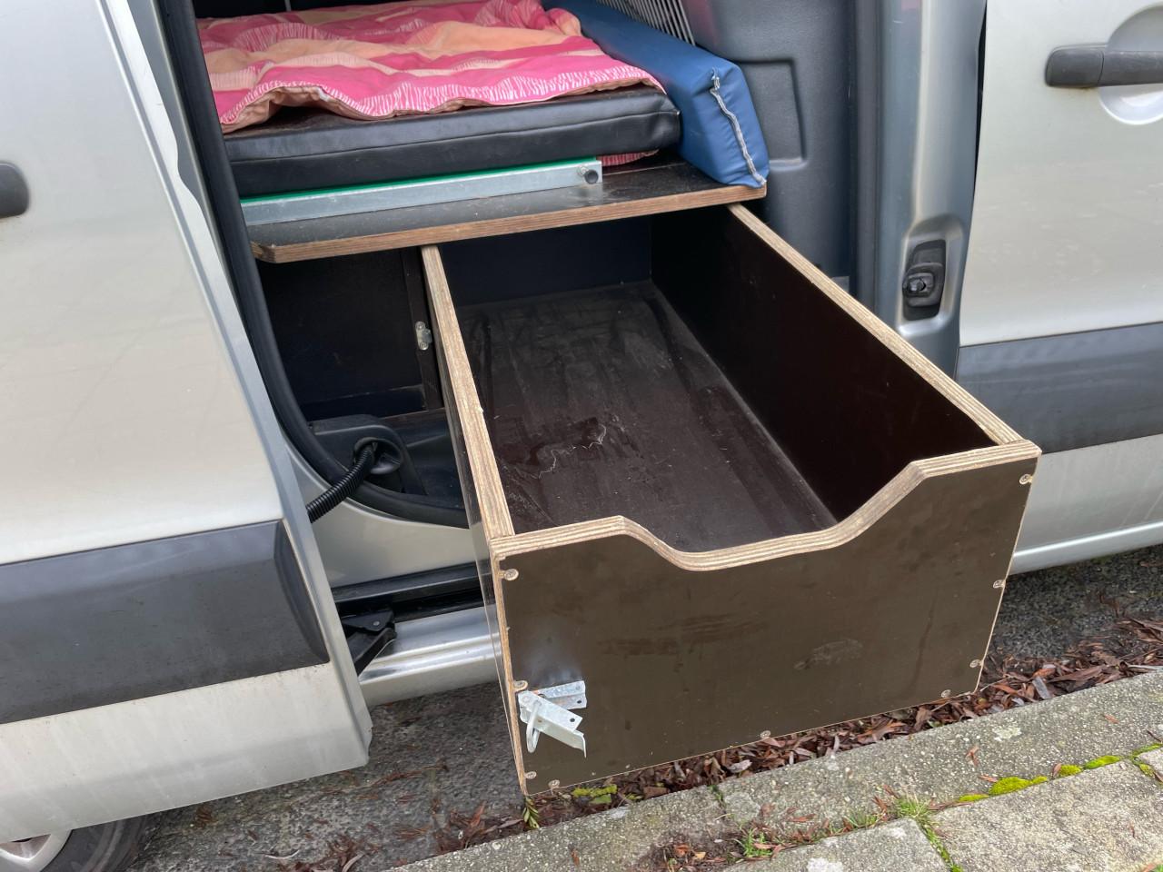 Honden rek met lades peugeot partner 2009