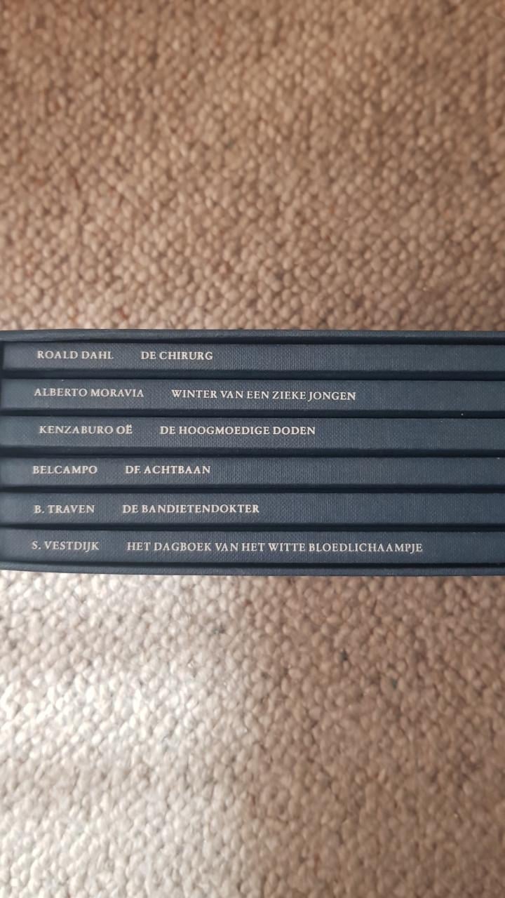 Cassette box met 6 boeken