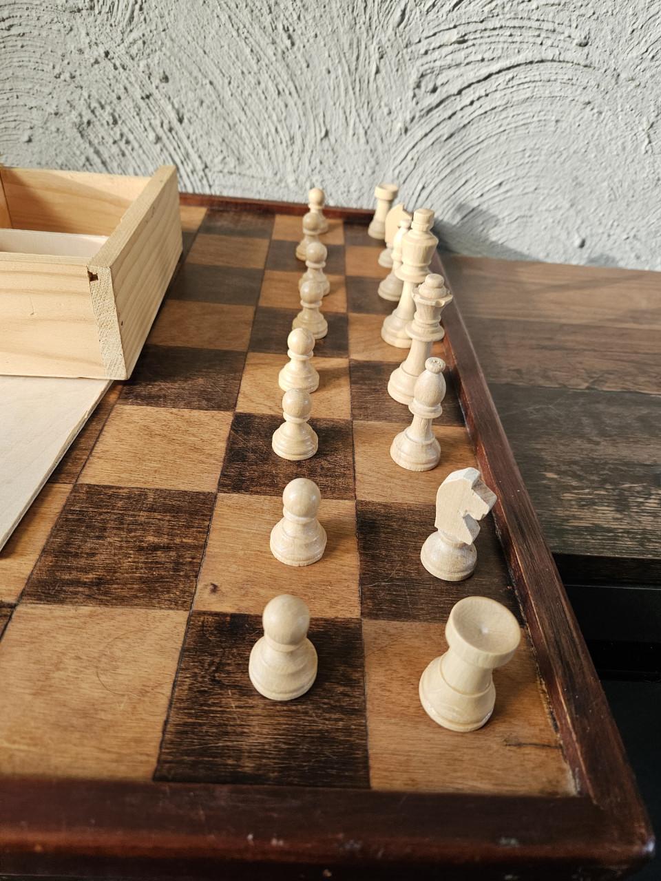 Groot antiek houten schaakspel met opbergdoosje, zeer nette staat