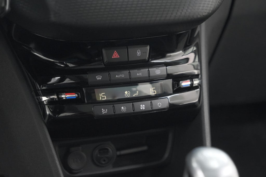 Peugeot 2008 puretech 130 gt-line | trekhaak | camera | apple carplay | par