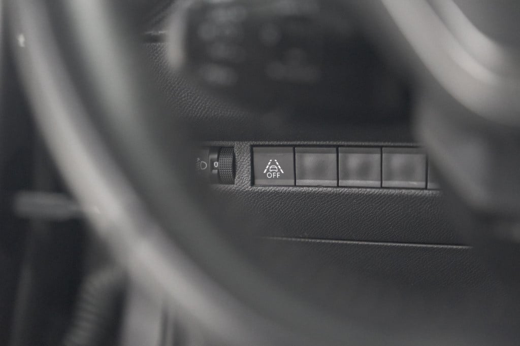 Peugeot 208 puretech 100 eat8 allure | camera | apple carplay | navigatie |