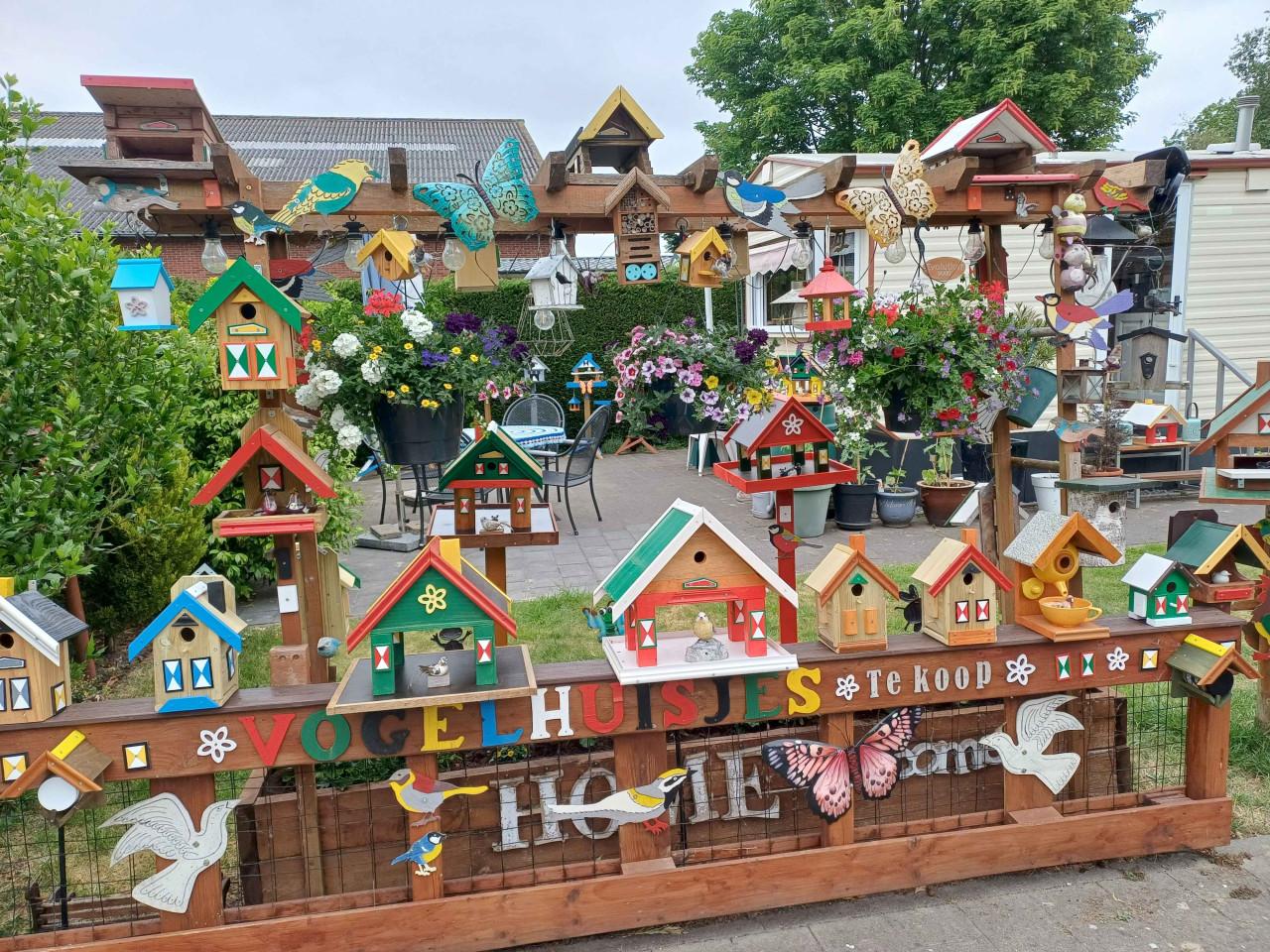 Vogel-voeder-Huisjes , Theepot-huisjes , Nestkastjes , Vogel- Chalets