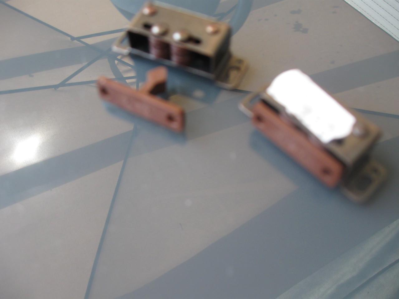 2 Kastdeur  sluitingen voor caravan