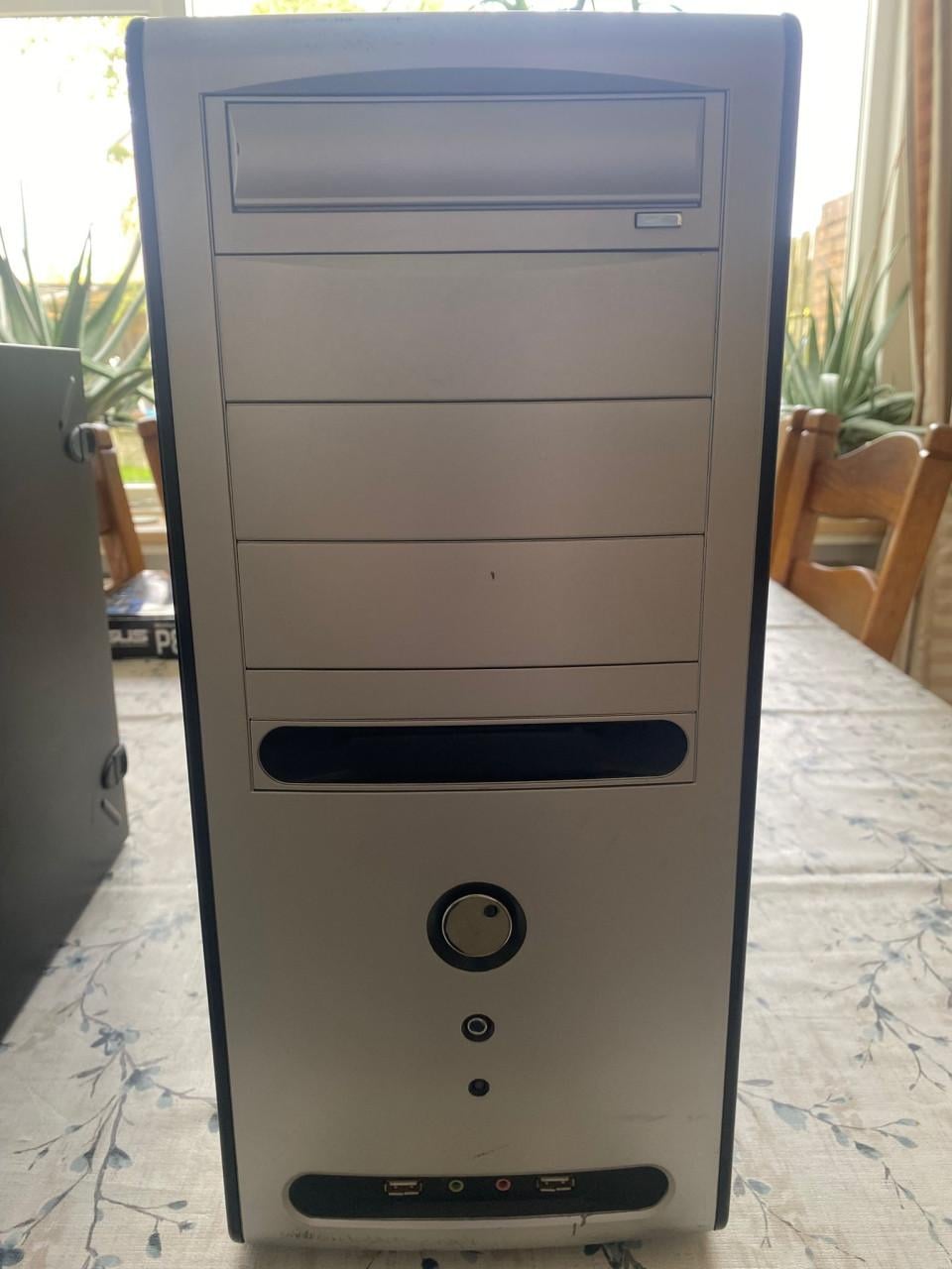 AMD FX8320 8-core PC met 16GB RAM, SSD en HDD